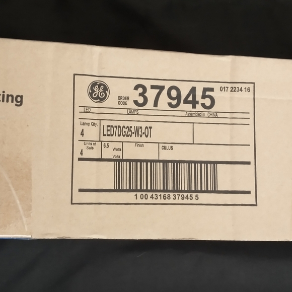 New Box GE LED Dimmable Decorative Frosted Globe Bulbs- Vanity/ Pendant Lights - Picture 4 of 4